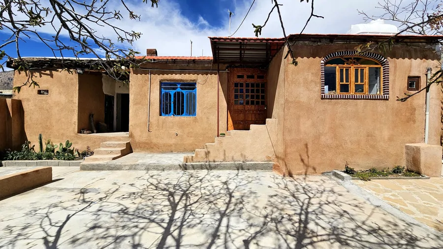تصویر ۱ - خانه بومگردی سنتی کاهگلی ماه نشین برآفتاب در یاسوج