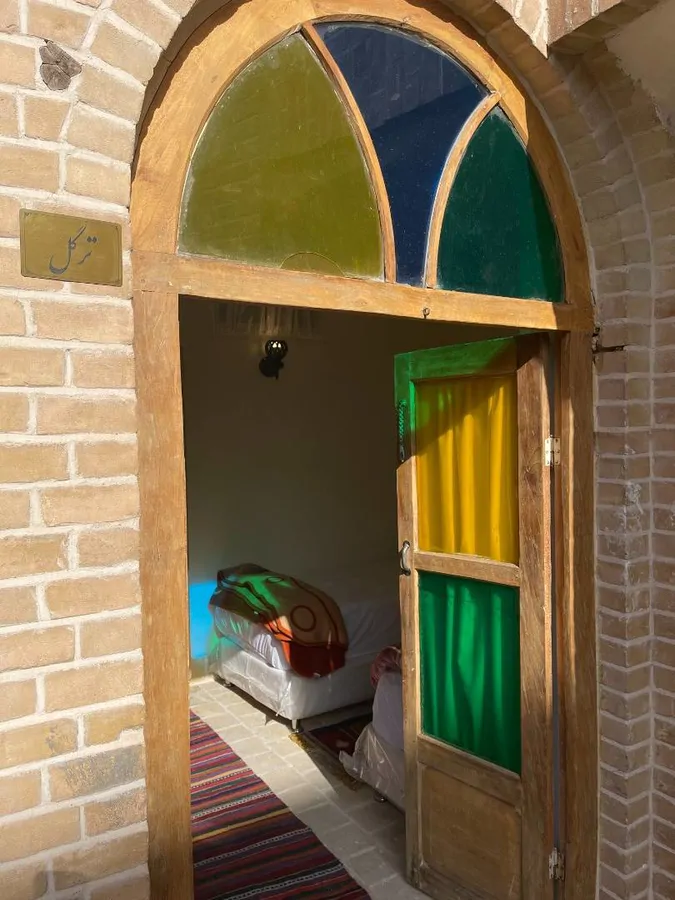 تصویر ۱ - اقامتگاه بوم‌گردی عمارت عندلیبان (اتاق ترگل) در  یزد