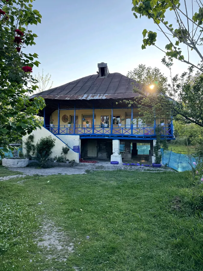 تصویر ۱ - سوییت گل باران در کوچصفهان