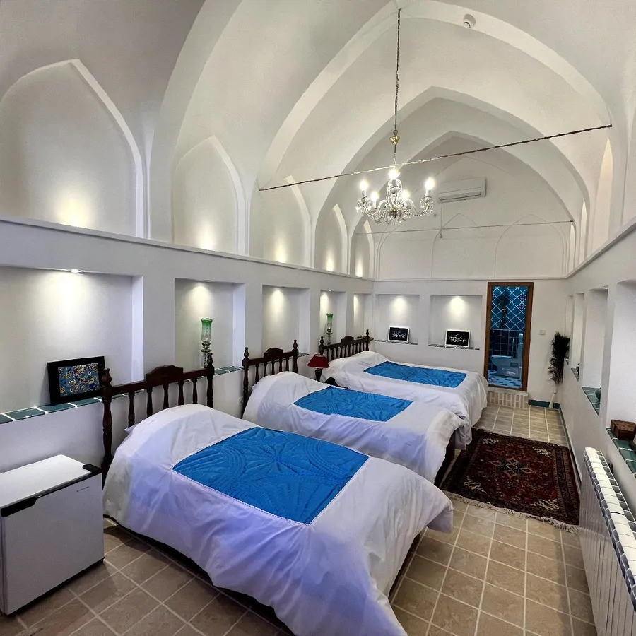 تصویر ۱ - هتل سنتی سرای دلنواز (اتاق شاه نشین) در  کاشان