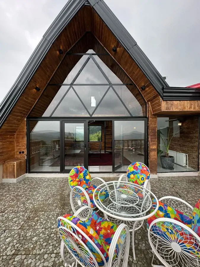 تصویر ۱ - کلبه چوبی جنگلی طلا در  شیرگاه