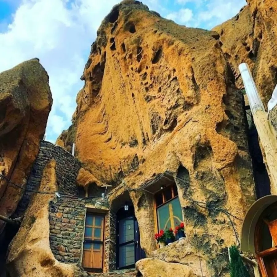 تصویر ۱ - خانه  صخره ای تورال در  کندوان