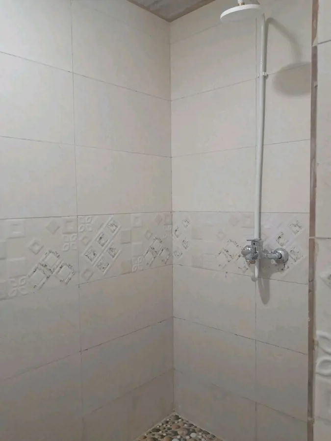 تصویر ۱ - کلبه کلبه سوئیسی شاهان روبه کوه با منظره عالی استخر پرورش ماهی گرمابی در فومن