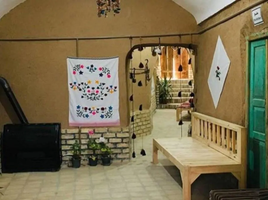 تصویر ۱ - اقامتگاه بوم‌گردی رمضان بیک(اتاق مولوی) در  کاشمر