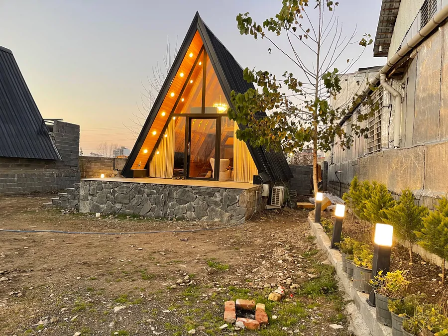 تصویر ۱ - کلبه فانوس در نور