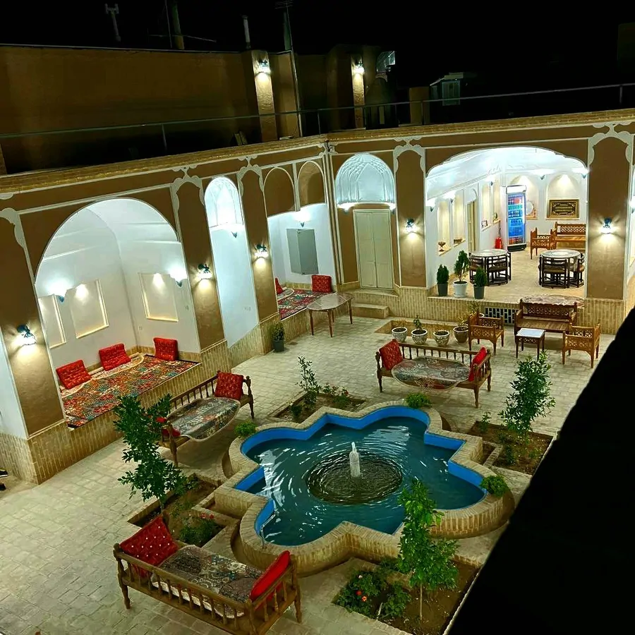تصویر ۱ - اقامتگاه بوم‌گردی سرای سپنج (اتاق شاه نشین) در  یزد