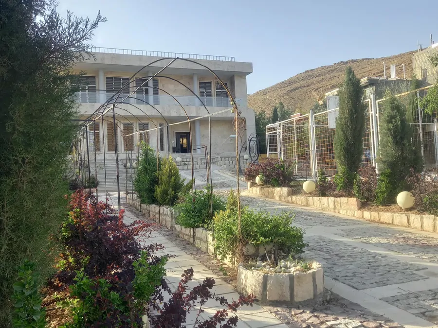 تصویر ۱ - ویلا قصر یخی با بیلیارد  در  شیراز