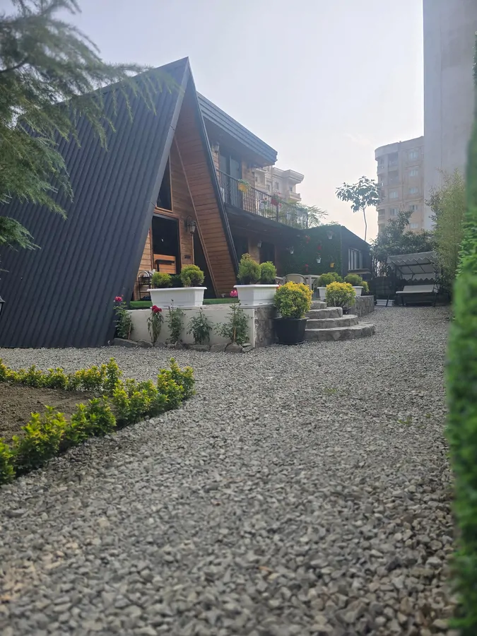 تصویر ۱ - کلبه کلبه چوبی شیک استخر ابگرم ۲ خوابه فوتبال دستی تاب ریلکسی سرویس ایرانی فرنگی حیاط در رامسر