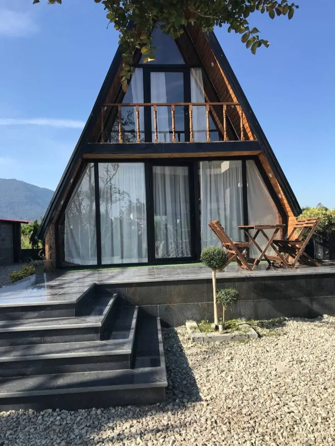 تصویر ۱ - کلبه سوئیسی آریس با جکوزی در چالوس