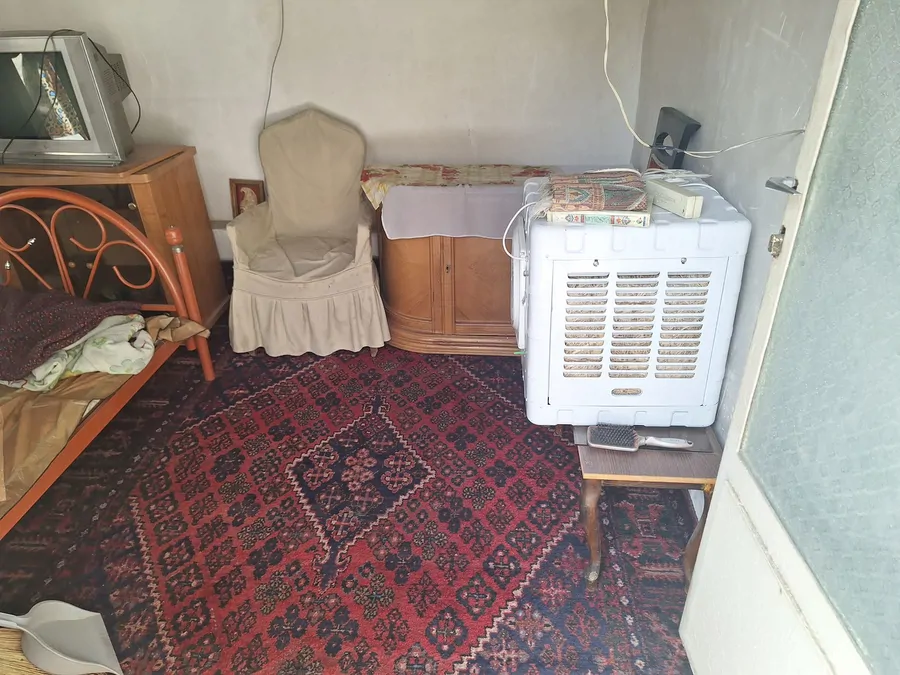 تصویر ۱ - خانه اتاق ده متری در طبقه دوم  با حمام توالت مشترک در همکف بدون اشپزخونه در  تهران