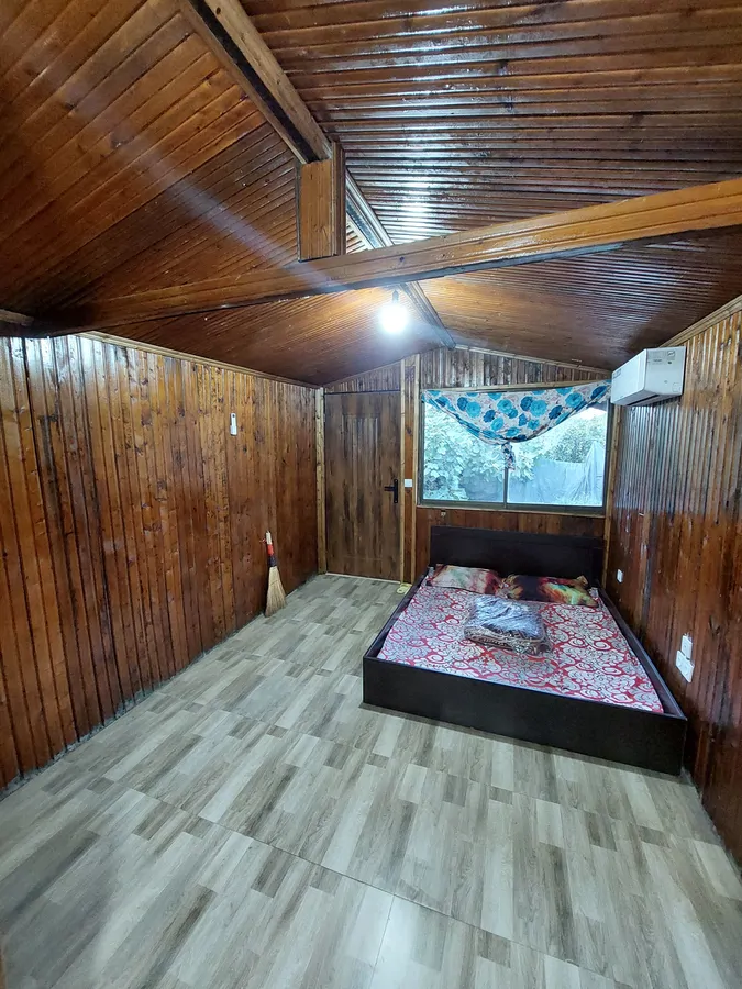 تصویر ۱ - کلبه کلبه چوبی نزدیک به ساحل در  رامسر