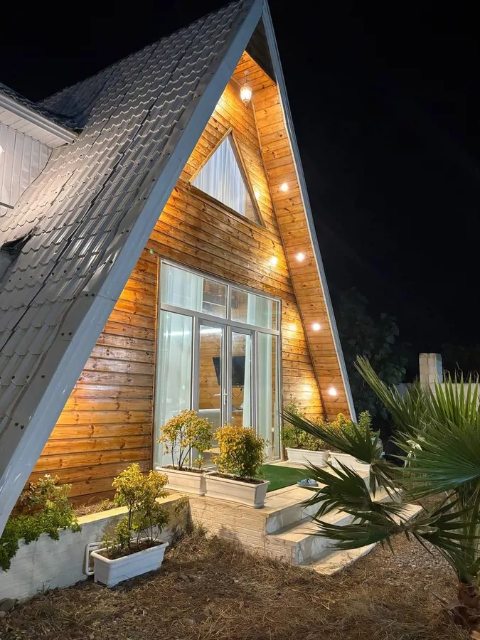 تصویر ۱ - کلبه سوییسی لی لی در سنگر