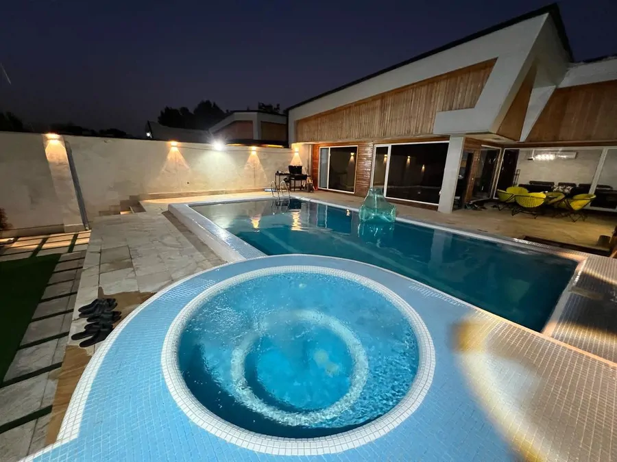 تصویر ۱ - ویلا استخردار آبگرم کاج با جکوزی و ایرهاکی در چهارباغ