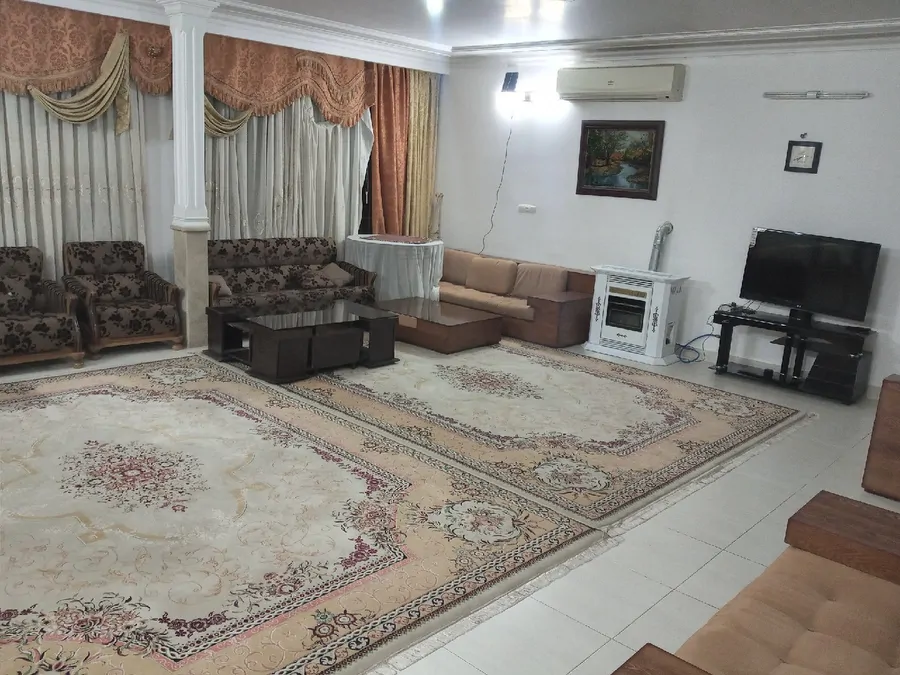 تصویر ۱ - خانه مبله شیک و تمیز نارون در  کاشان