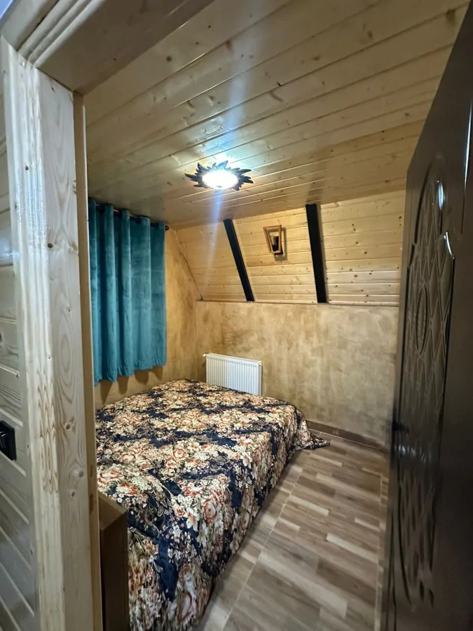 تصویر ۱ - کلبه کلبه جنگلی روهام با چشم انداز زیبای کوه وجنگل واقع درمکانی دنج وآرام  در  رامسر