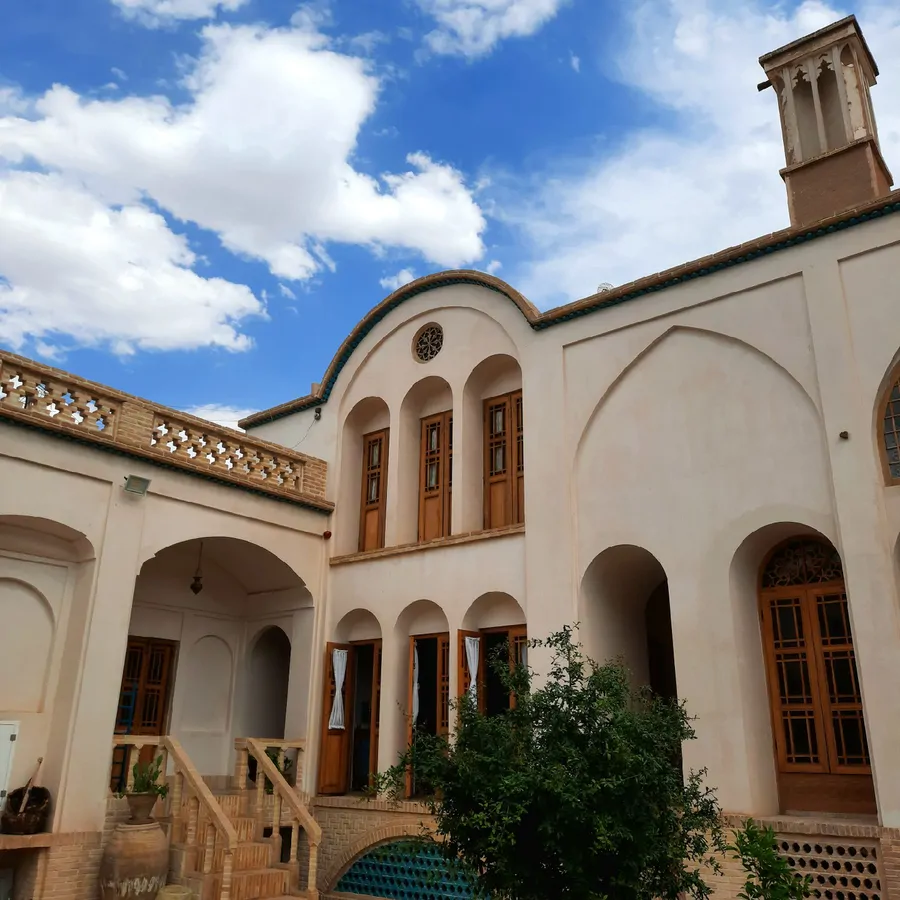 تصویر ۱ - هتل سنتی اشکوب (بالکانه) در  کاشان