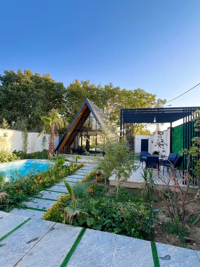 تصویر ۱ - کلبه سوئیسی استخردار آبگرم‌ لارا در  سهیلیه