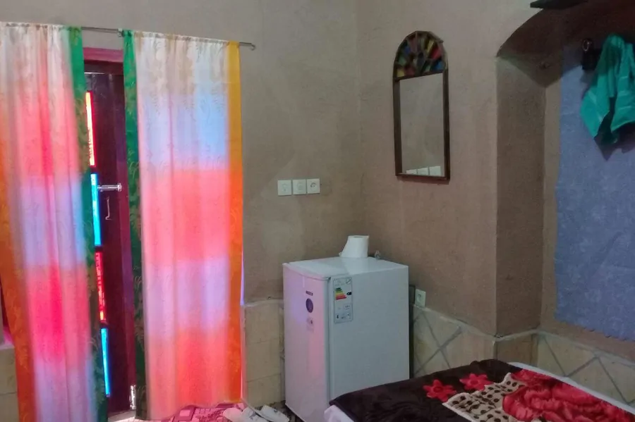 تصویر ۱ - اقامتگاه بوم‌گردی کوه سنگی 2 در  مهریز