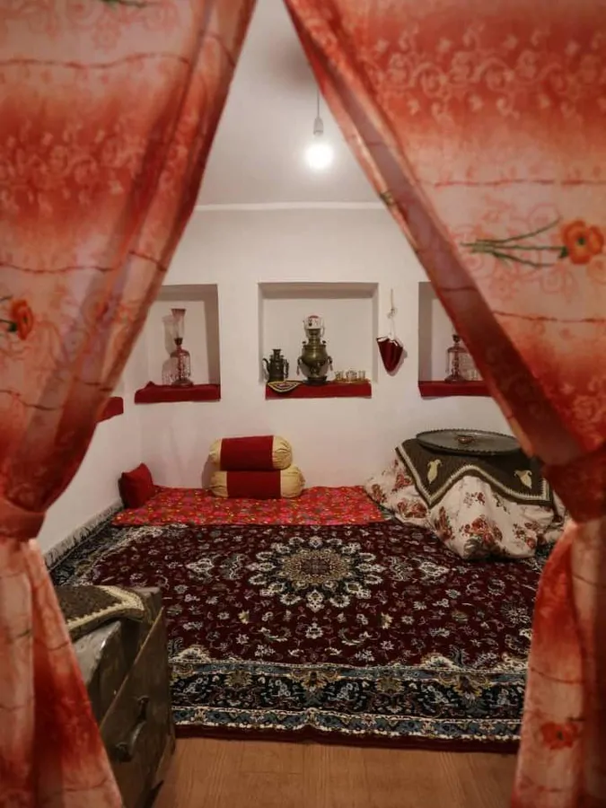 تصویر ۱ - اقامتگاه بومگردی گرکویه (اتاق تهمینه) در جرقویه
