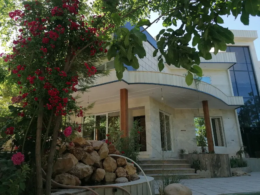 تصویر ۱ - ویلا لوکس استخردار آبگرم و جکوزی و بیلیارد اقاقی چوبینه  در  شیراز