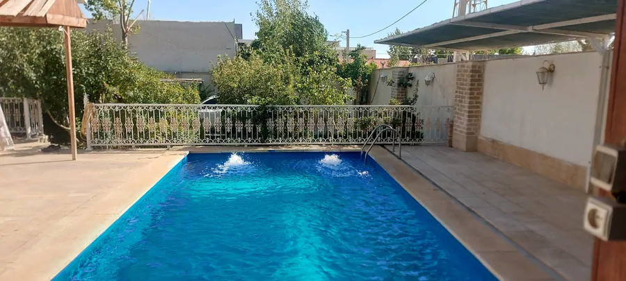 تصویر ۱ - ویلا استخردار آبسرد احمدی با فوتبال دستی در کردان