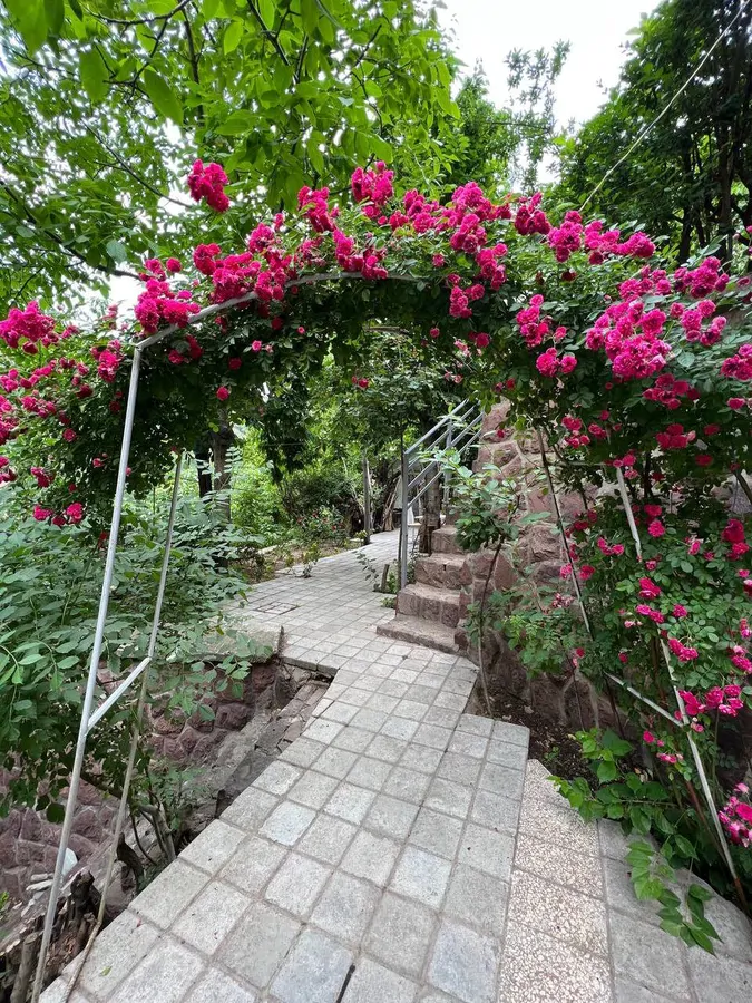 تصویر ۱ - کلبه آبشار کلوگان (1) در  اوشان