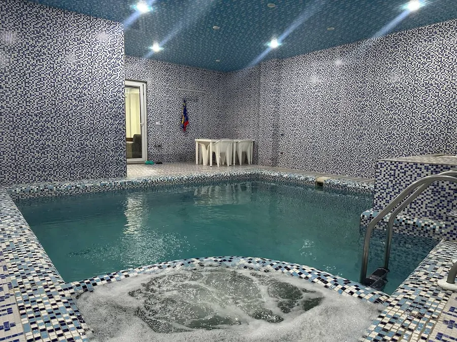 تصویر ۱ - ویلا استخردار آبگرم آسمان با جکوزی و بیلیارد در بابلسر