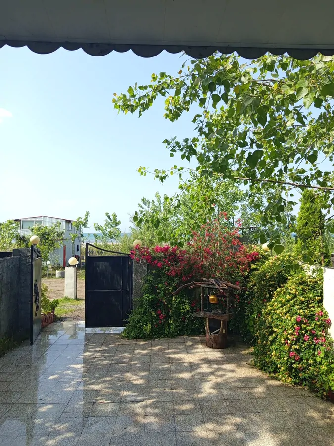 تصویر ۱ - ویلا چشم انداز ساحل قایق سواری شاتل جت اسکی اسب سواری در  انزلی