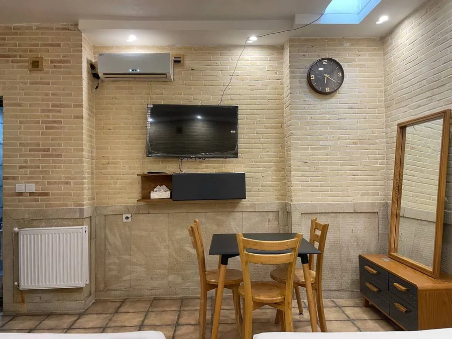 تصویر ۱ - خانه اقامتگاه سنتی سه دری واحد 302 در شیراز