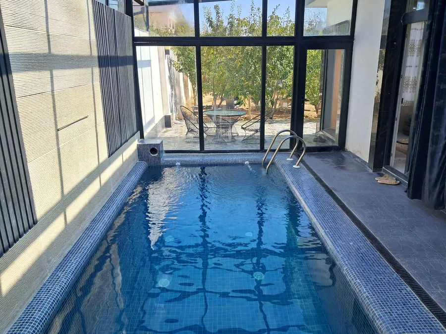 تصویر ۱ - ویلا استخردار آبگرم سقف شیشه ای در دماوند
