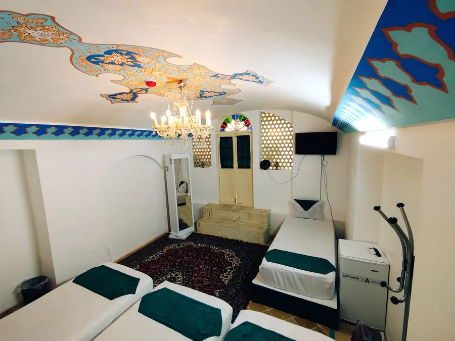 تصویر ۱ - هتل سنتی چهارباغ (106) با صبحانه رایگان در  کاشان