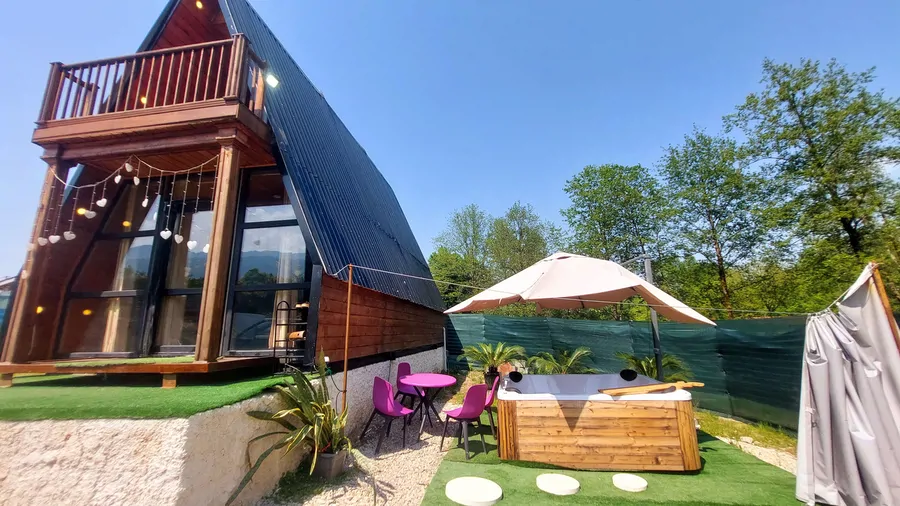 تصویر ۱ - کلبه سوییسی کیا در  متل قو