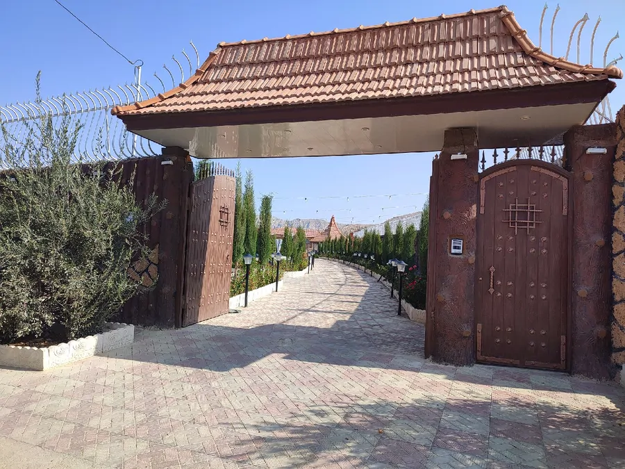 تصویر ۱ - اقامتگاه بوم‌گردی سرو ناز  در  زرقان