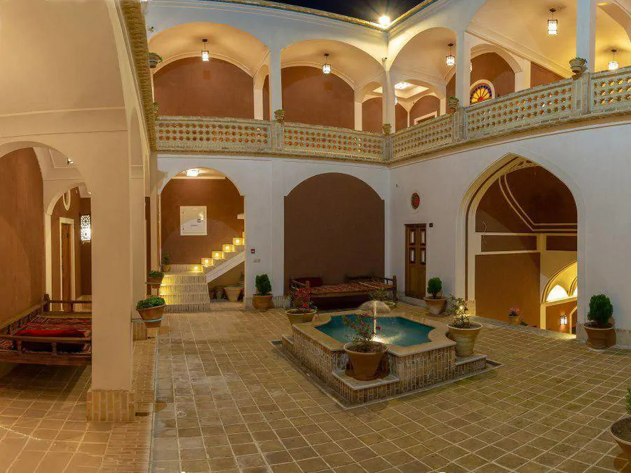 تصویر ۱ - هتل سنتی سرای بابا افضل(اتاق فیروزه) در  کاشان