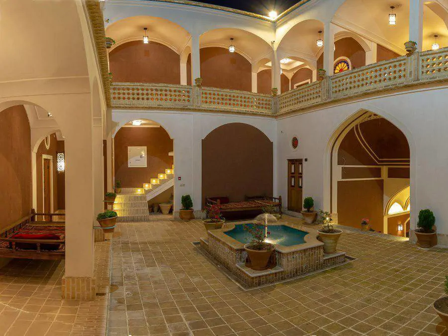 تصویر ۱ - هتل سنتی باباافضل (اتاق فیروزه) در  کاشان