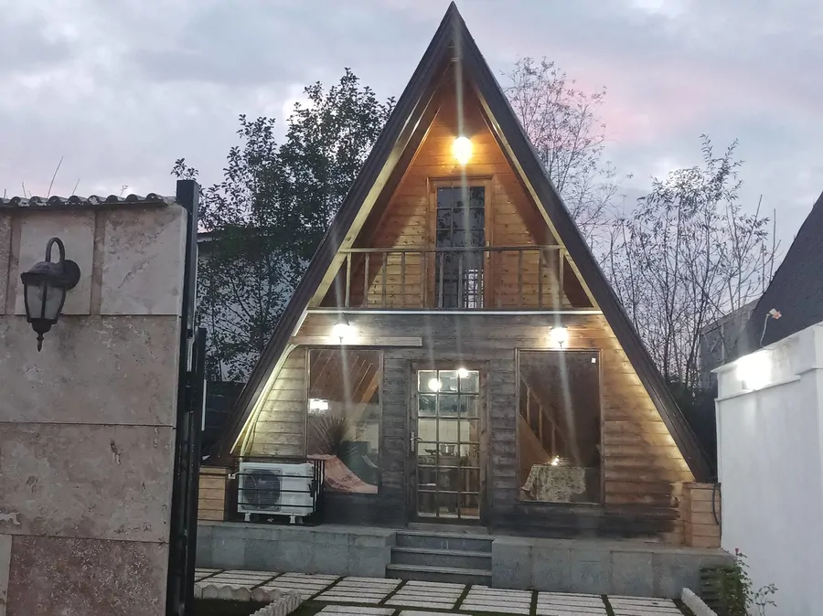 تصویر ۱ - کلبه چوبی رز در زیبا کنار