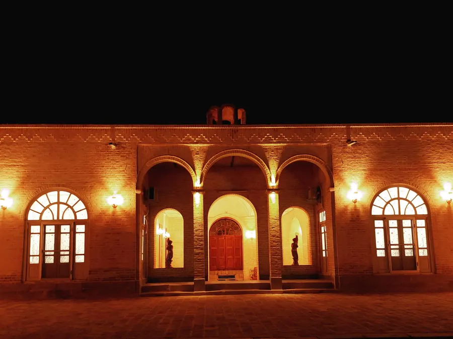 تصویر ۱ - اقامتگاه بوم‌گردی عمارت ساعتی در  تفت