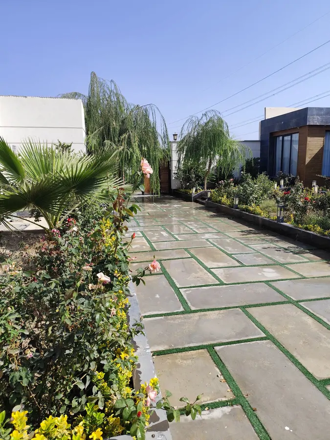 تصویر ۱ - ویلا استخردار آبگرم مسقف قصر سفید چهارباغ  در  کمال شهر