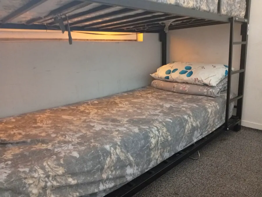 تصویر ۱ - آپارتمان نارسیس (اتاق پارتیشنی مشترک vip3)	 در  تهران