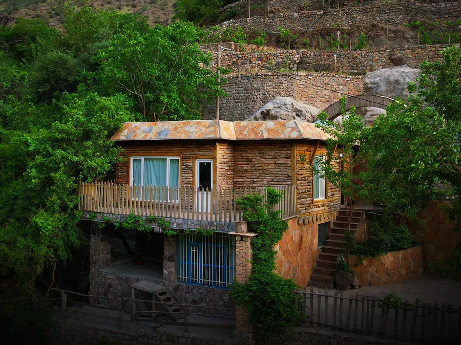 تصویر ۱ - ویلا داریان در  پاوه