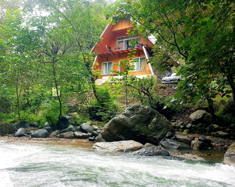 تصویر ۱ - کلبه چوبی امیر  در  جاده اسالم خلخال
