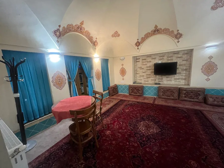تصویر ۱ - هتل سنتی باغ کثنوا،اتاق خورشید در  میبد
