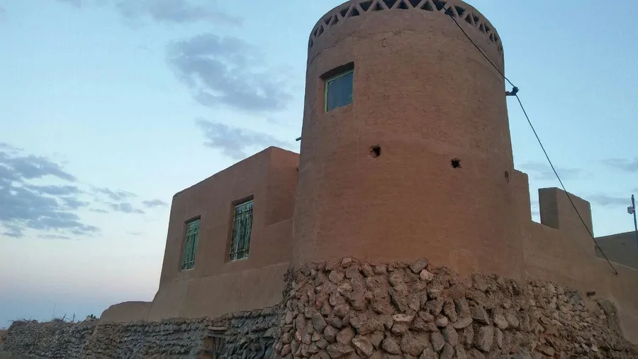 تصویر ۱ - اقامتگاه بوم‌گردی قلعه امیرخان (اتاق برج) در  شاهرود