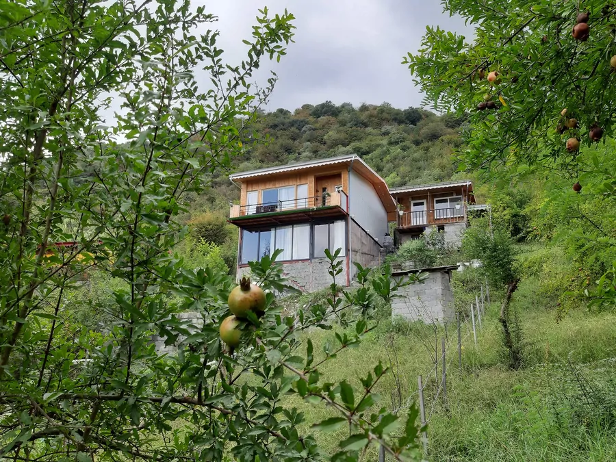 تصویر ۱ - ویلا با دیزاین چوب بام سبز در ماسال