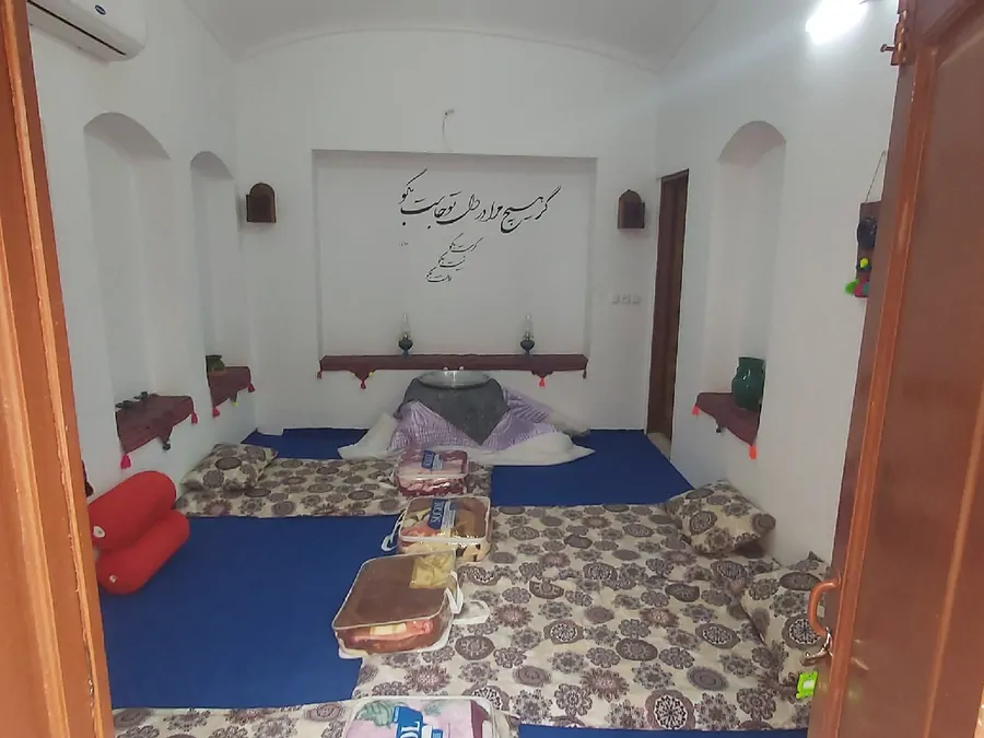 تصویر ۱ - اقامتگاه بوم‌گردی سرای کیان(اتاق4 نفره کف خواب) در  کاشان
