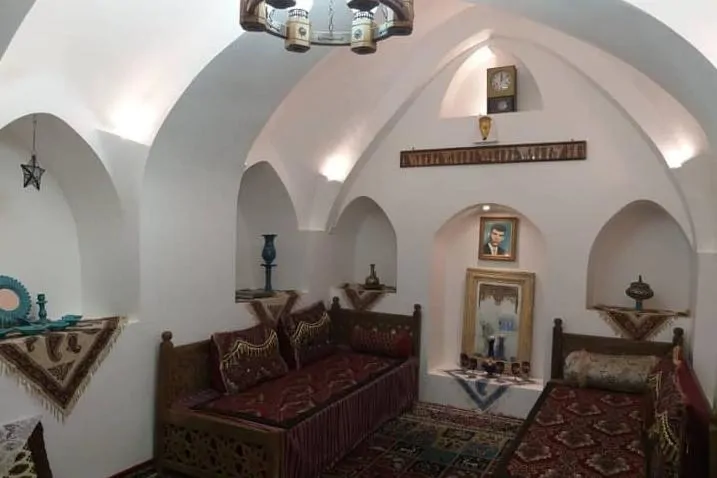 تصویر ۱ - اقامتگاه بوم‌گردی استاد ایاز  در  باغ بهادران
