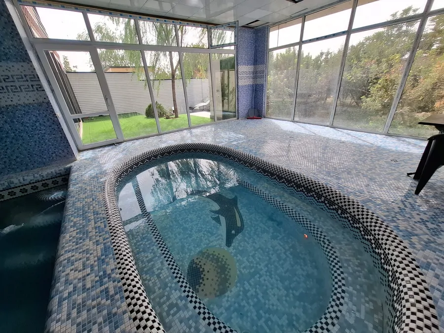 تصویر ۱ - ویلا استخردار آبگرم اِلِن در چهارباغ