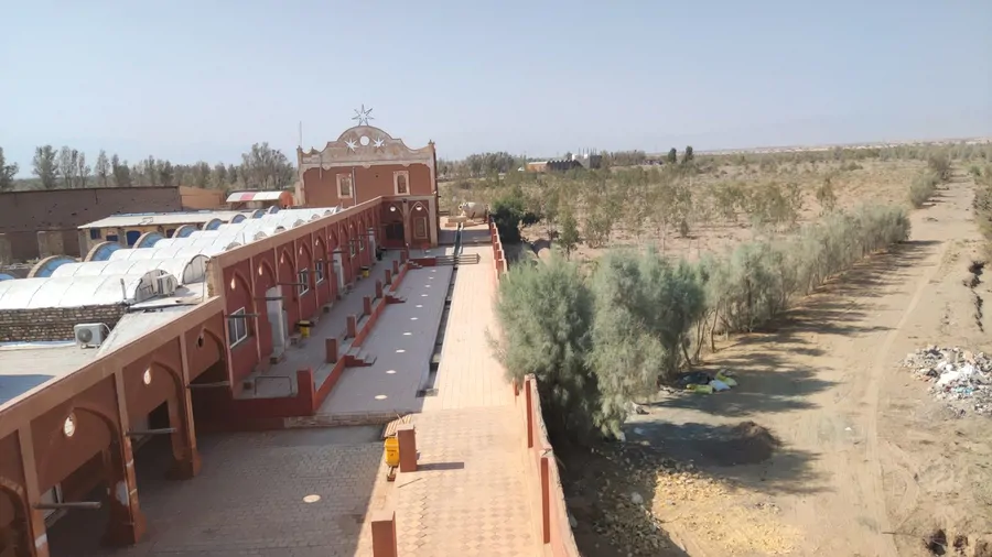 تصویر ۱ - اقامتگاه بوم‌گردی کاروانسرای کویر مجتمع احمد  در  آران و بیدگل