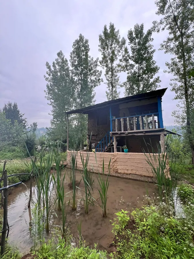 تصویر ۱ - خانه روستایی ماهان در  شیرگاه