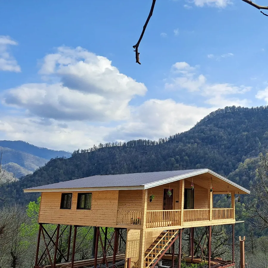 تصویر ۱ - کلبه چوبی گردو  در  ماسال